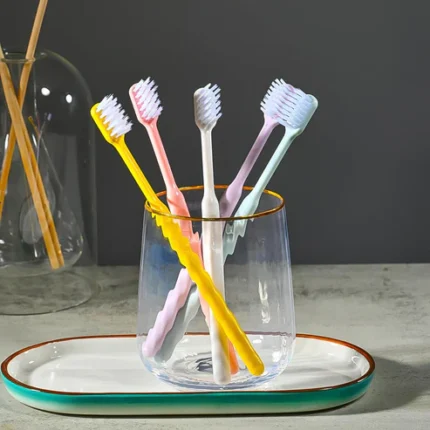 Plastic Toothbrush With Plastic Round Box (20 pcs Set)